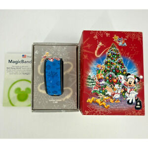 Disney 2015 Mickey’s Happy Holidays MagicBand LE 2500 Used Collectible With Box